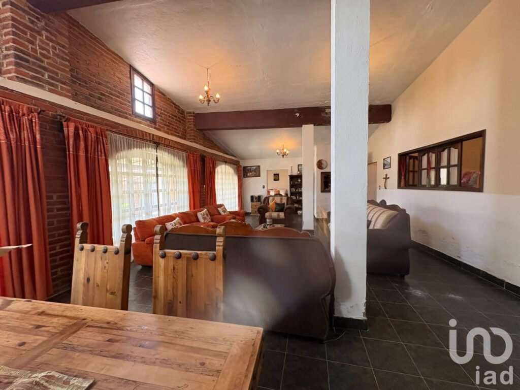 CASA EN VENTA EN CENTRO DE ZEMPOALA. HGO