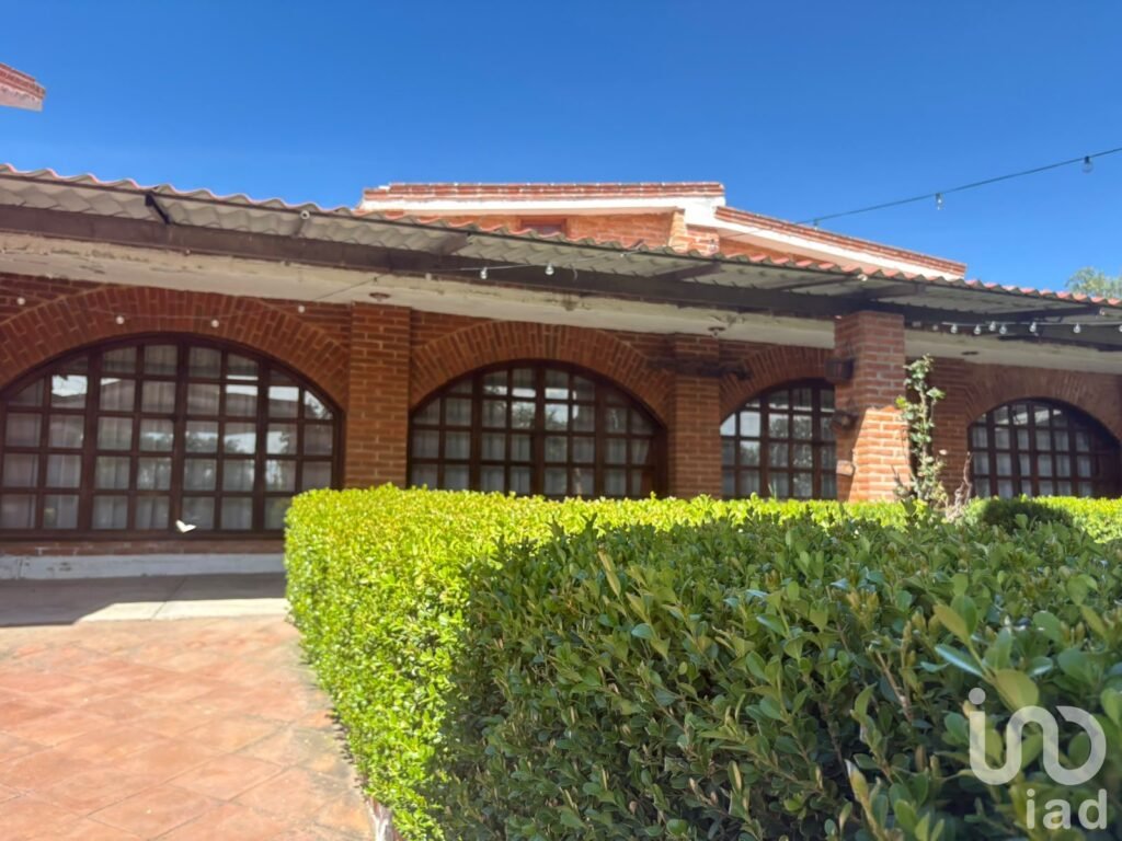 CASA EN VENTA EN CENTRO DE ZEMPOALA. HGO