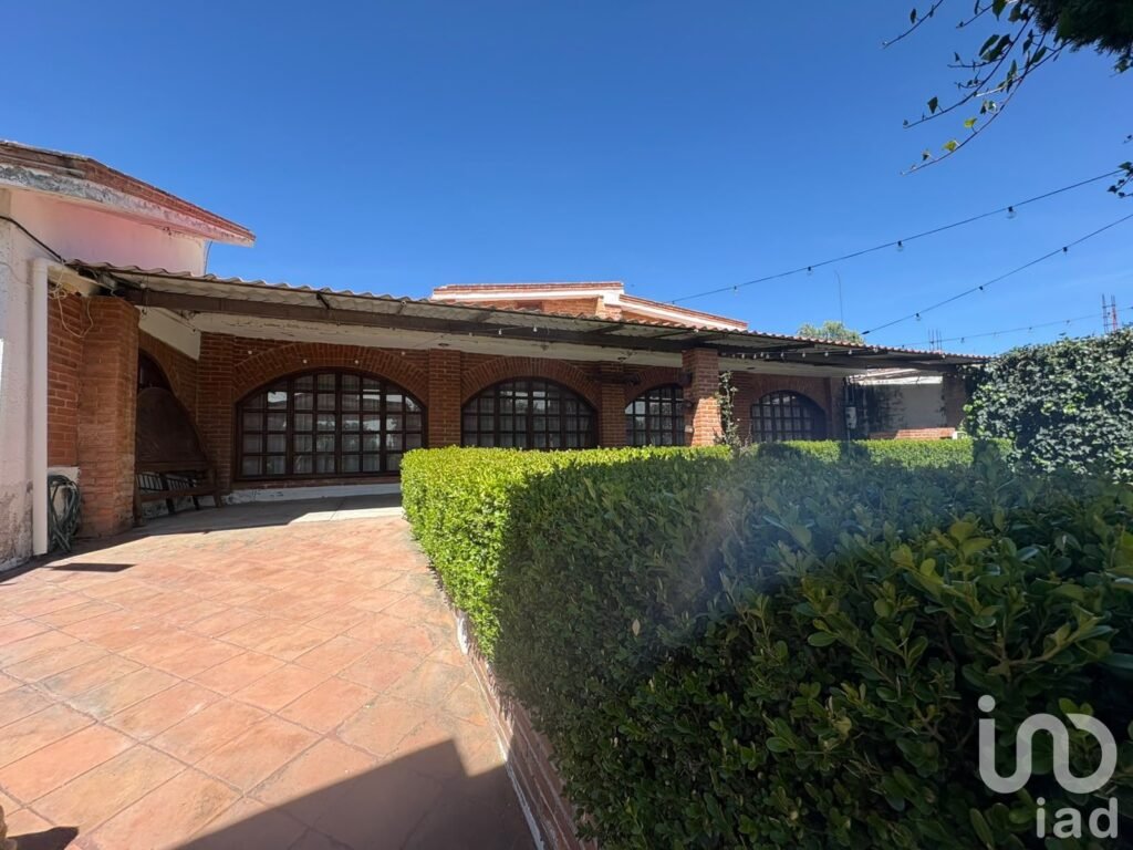 CASA EN VENTA EN CENTRO DE ZEMPOALA. HGO