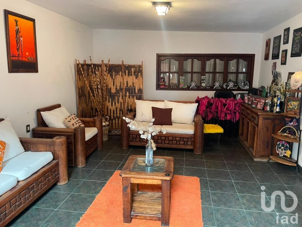 CASA EN VENTA EN CENTRO DE ZEMPOALA. HGO