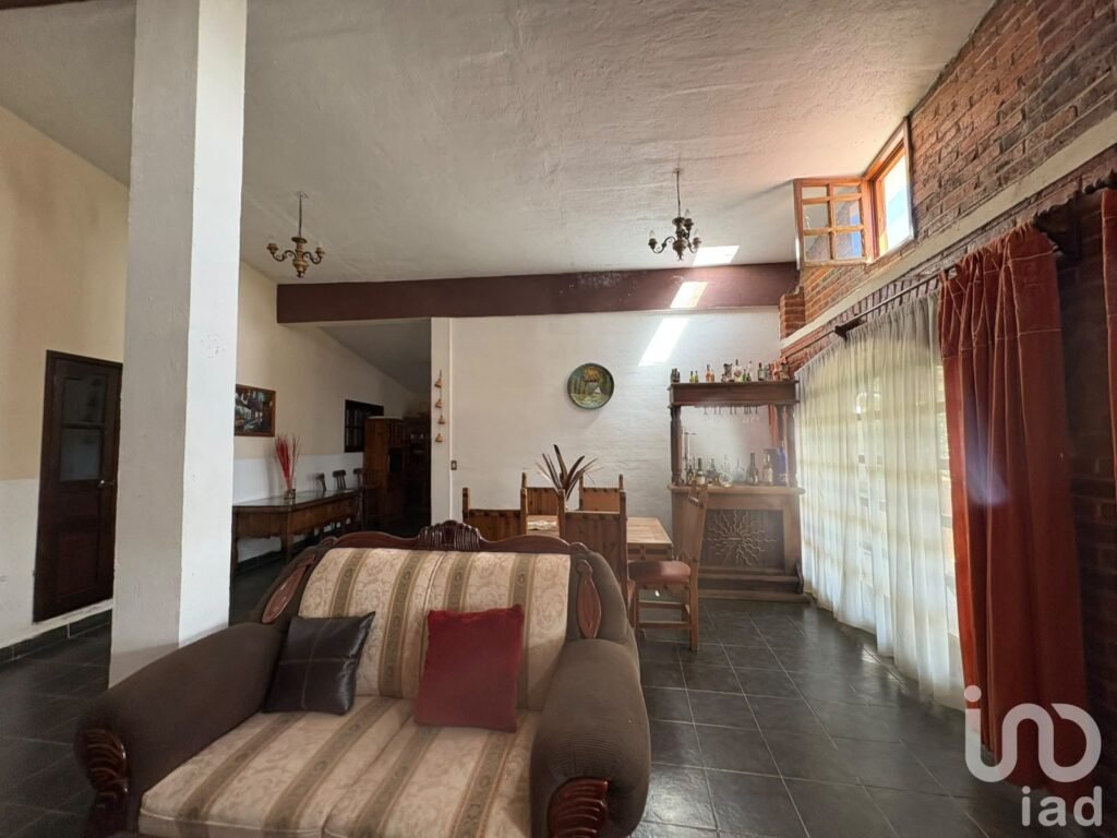 CASA EN VENTA EN CENTRO DE ZEMPOALA. HGO