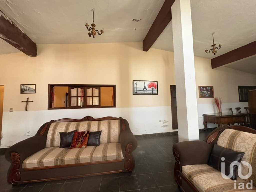 CASA EN VENTA EN CENTRO DE ZEMPOALA. HGO