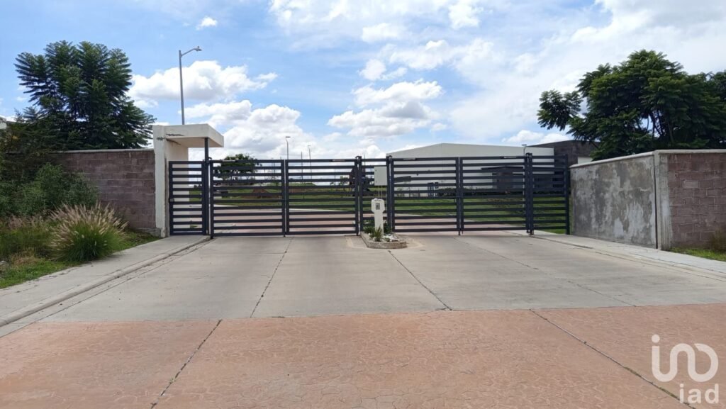 Terreno en venta Fracc. Lomalta Tres Marias