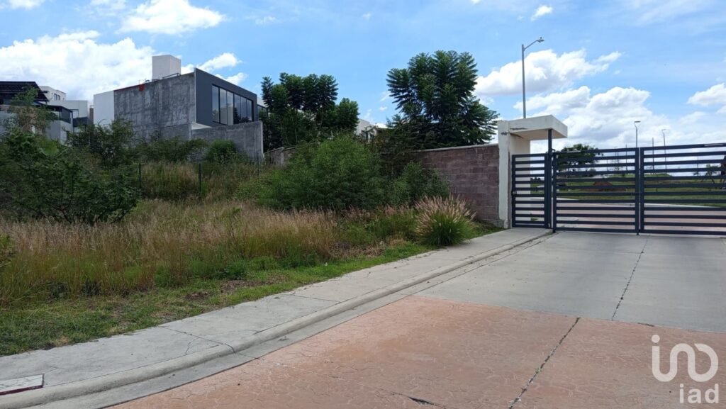 Terreno en venta Fracc. Lomalta Tres Marias