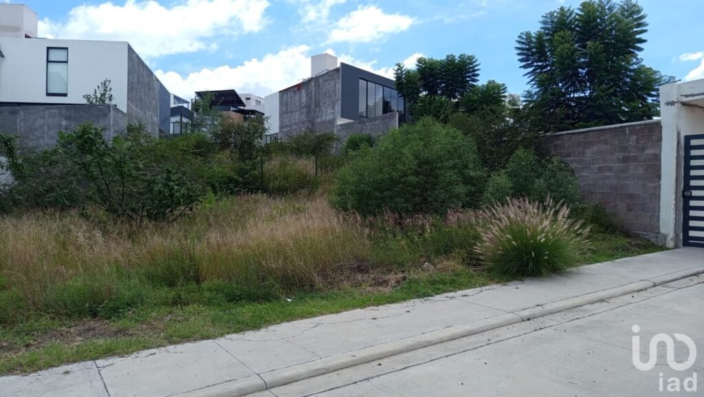 Terreno en venta Fracc. Lomalta Tres Marias