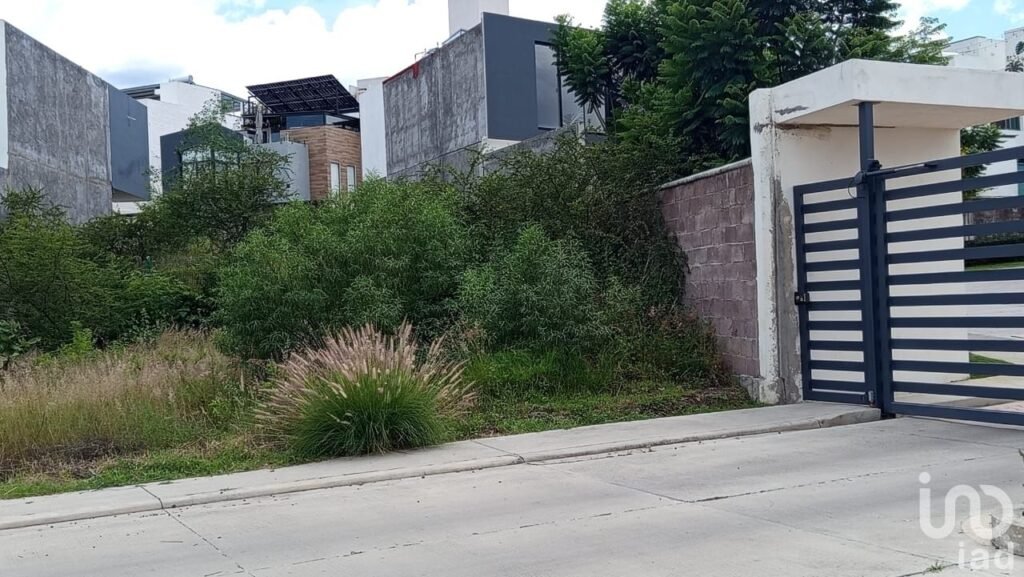 Terreno en venta Fracc. Lomalta Tres Marias