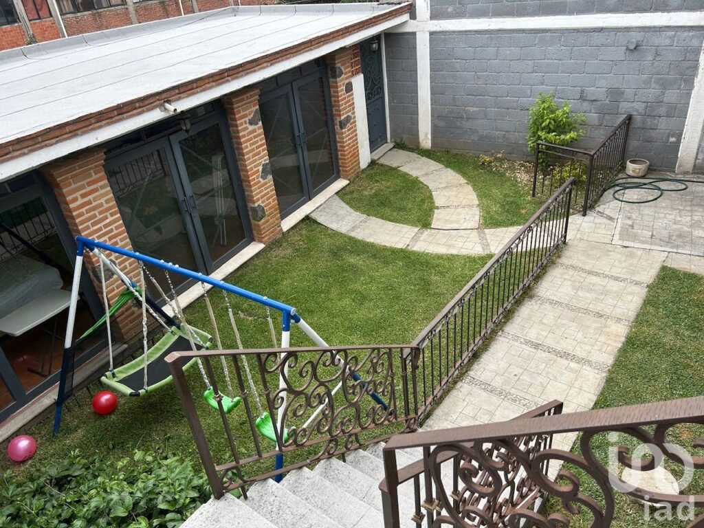 Casa en venta con 3 recámaras y 2 locales comerciales en Ahuatepec
