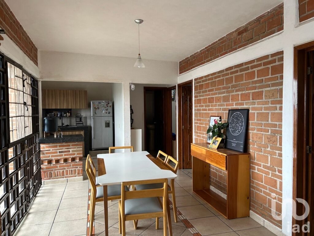 Casa en venta con 3 recámaras y 2 locales comerciales en Ahuatepec