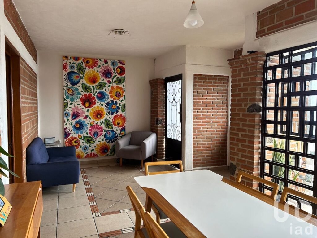 Casa en venta con 3 recámaras y 2 locales comerciales en Ahuatepec