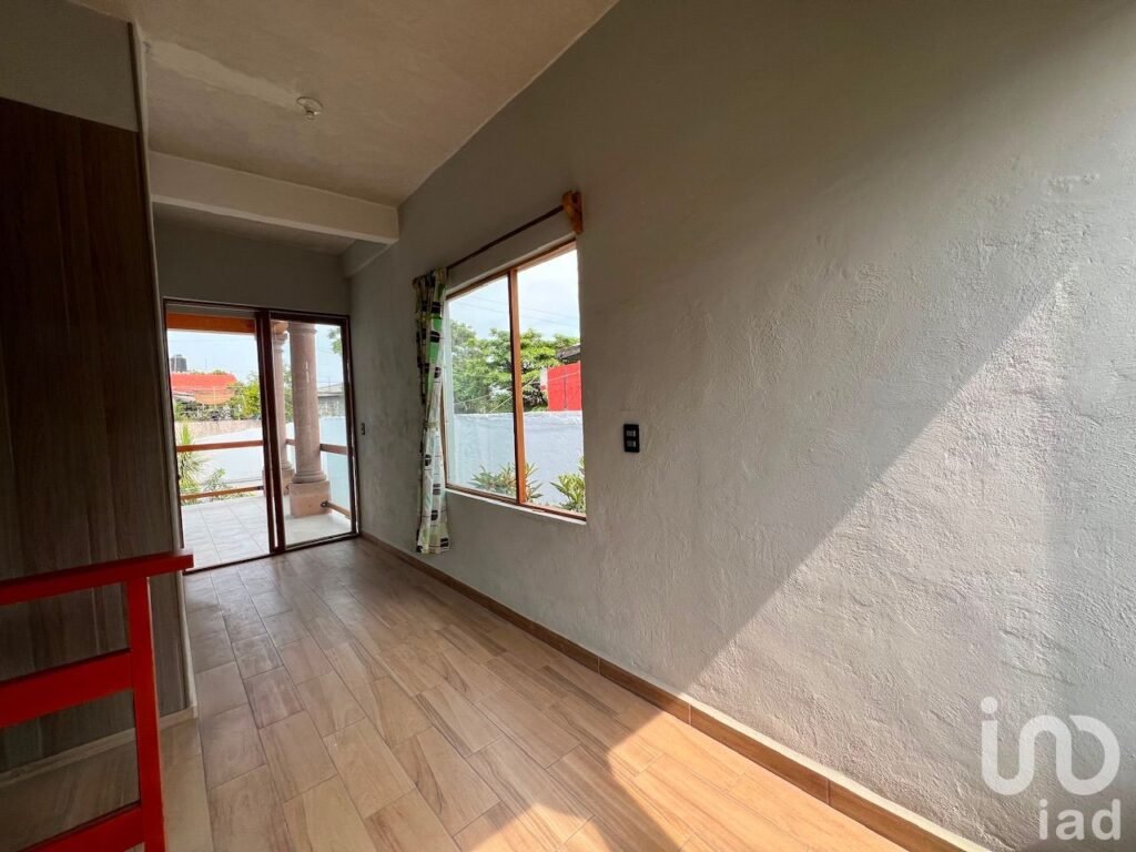 Casa en venta, a 5 minutos de plazas Galerías y Tulipanes en Cuernavaca