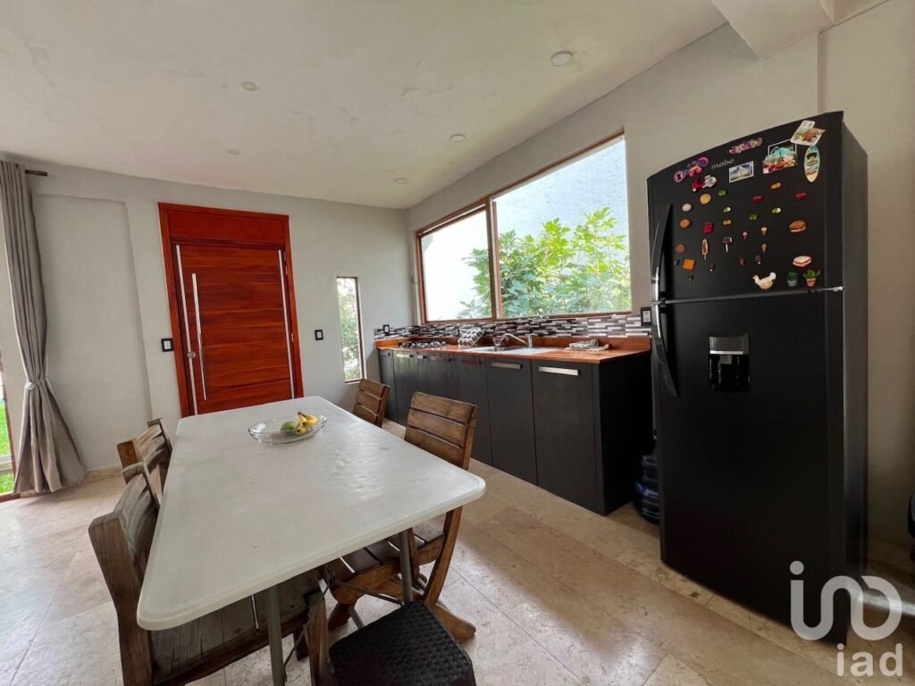 Casa en venta, a 5 minutos de plazas Galerías y Tulipanes en Cuernavaca