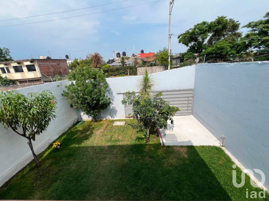 Casa en venta, a 5 minutos de plazas Galerías y Tulipanes en Cuernavaca