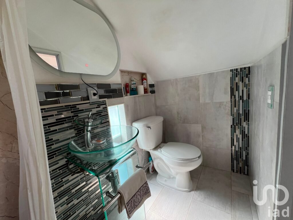 Casa en venta, a 5 minutos de plazas Galerías y Tulipanes en Cuernavaca