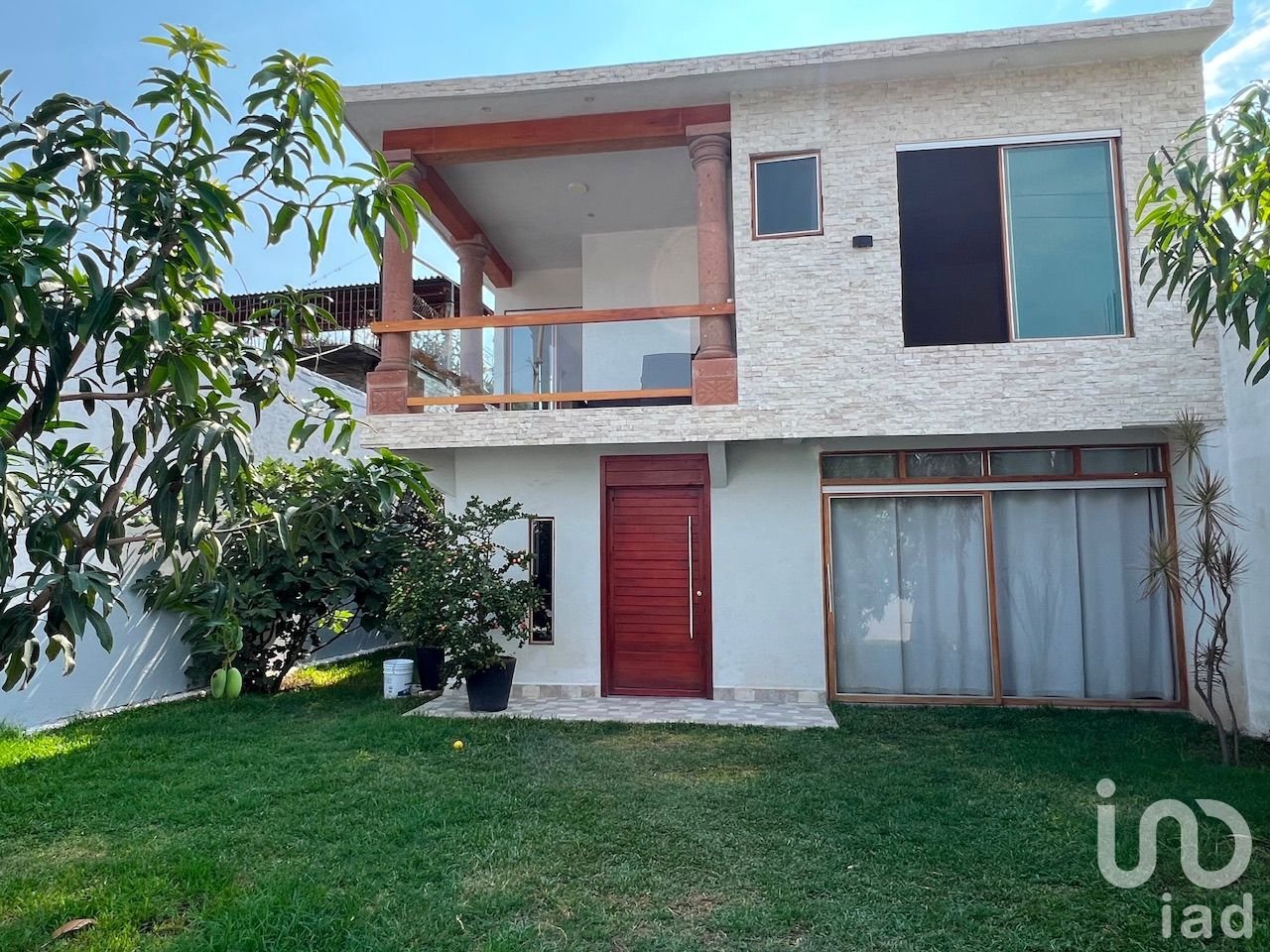 Casa en venta, a 5 minutos de plazas Galerías y Tulipanes en Cuernavaca
