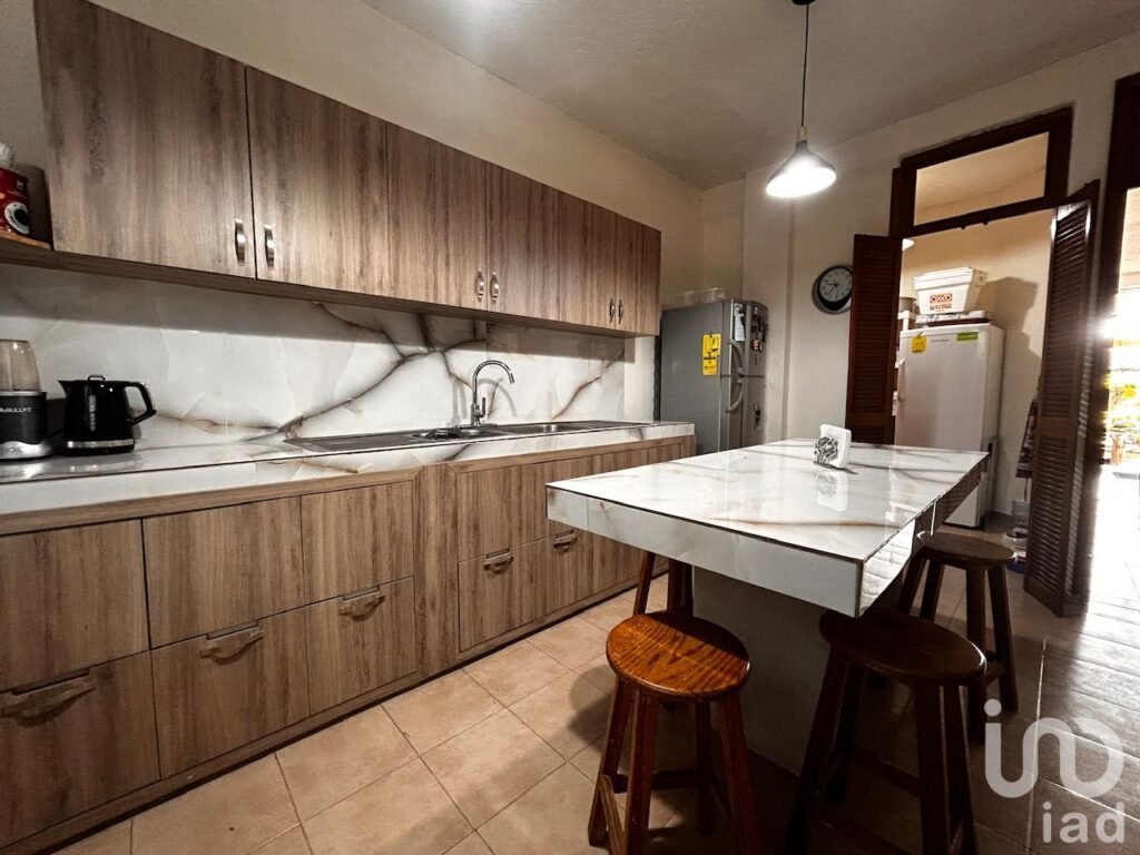 Casa en venta con 8 habitaciones y 2 bungalows en Ocotepec en Cuernavaca