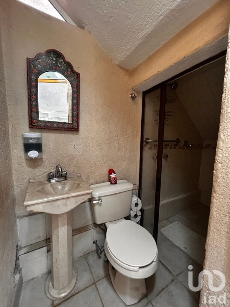 Casa en venta con 8 habitaciones y 2 bungalows en Ocotepec en Cuernavaca