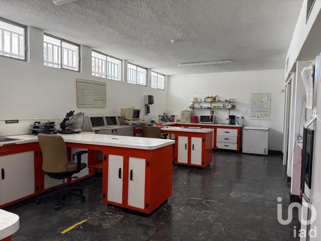 Edificio en venta más laboratorio a unas cuadras del edificio Centinela