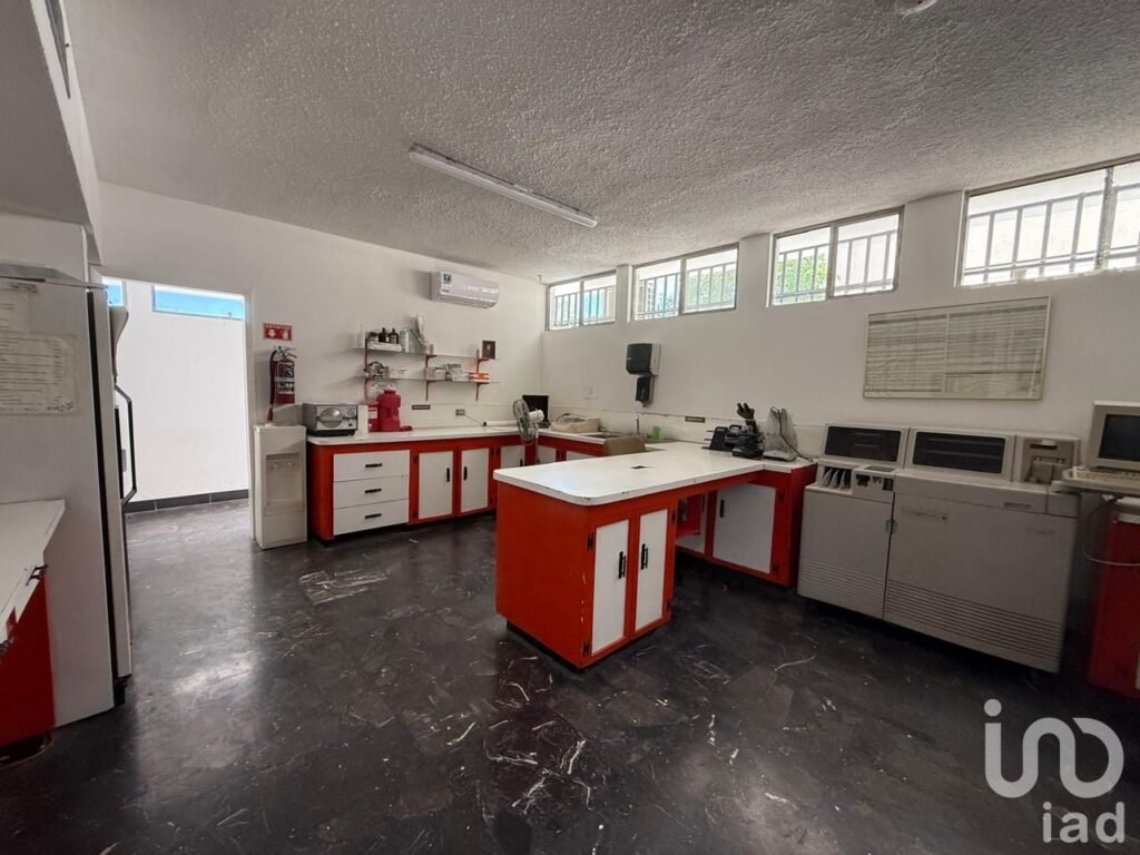 Edificio en venta más laboratorio a unas cuadras del edificio Centinela