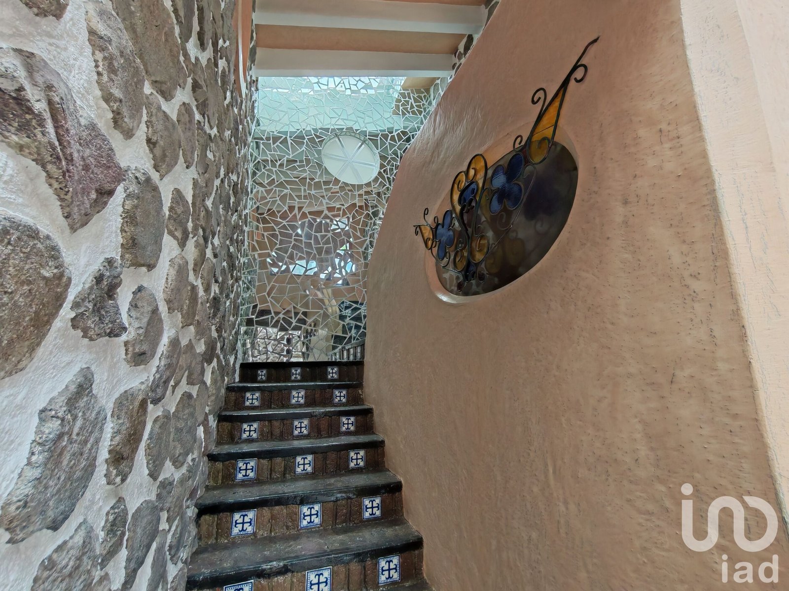 Casa en renta en Barrio San Francisco, privada con vigilancia y diseño arquitectónico