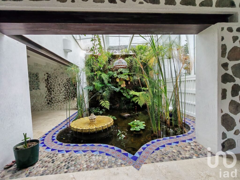Casa en renta en Barrio San Francisco, privada con vigilancia y diseño arquitectónico