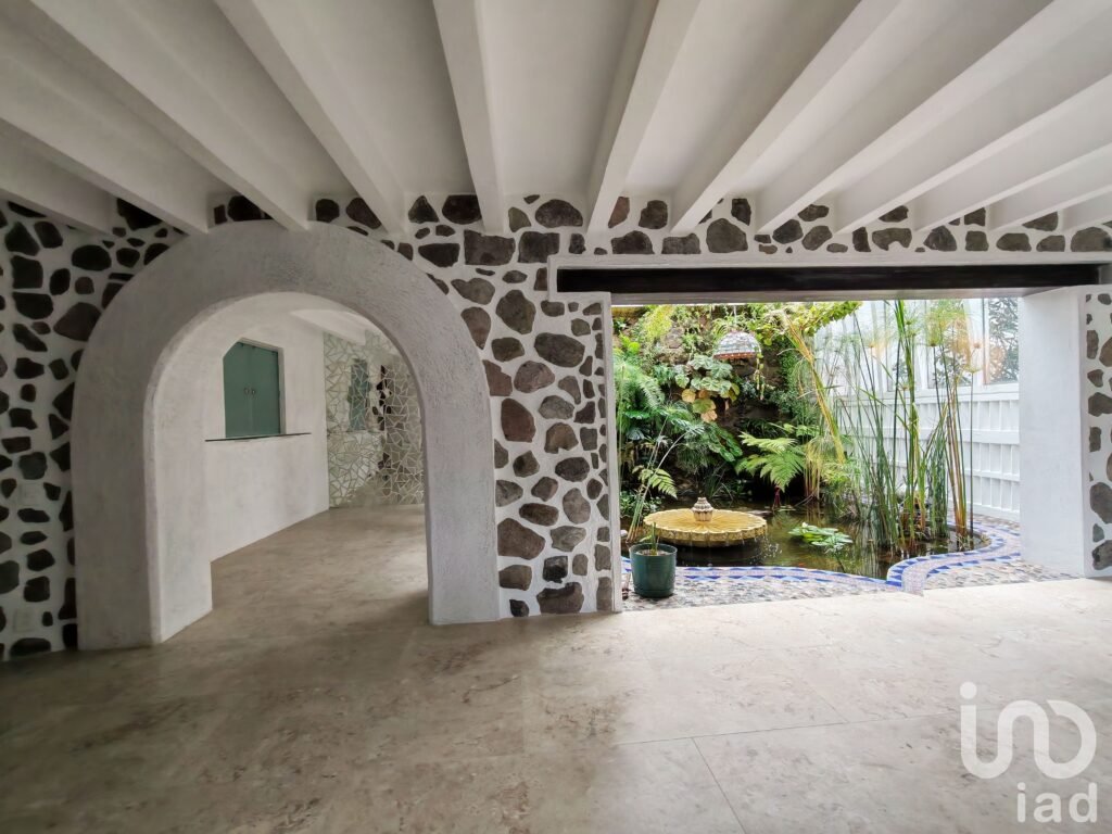 Casa en renta en Barrio San Francisco, privada con vigilancia y diseño arquitectónico