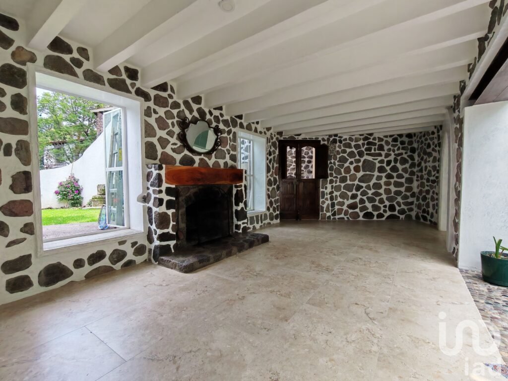 Casa en renta en Barrio San Francisco, privada con vigilancia y diseño arquitectónico