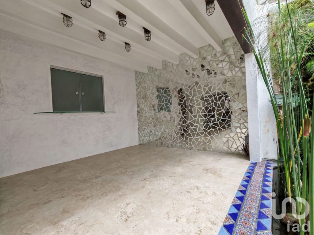 Casa en renta en Barrio San Francisco, privada con vigilancia y diseño arquitectónico