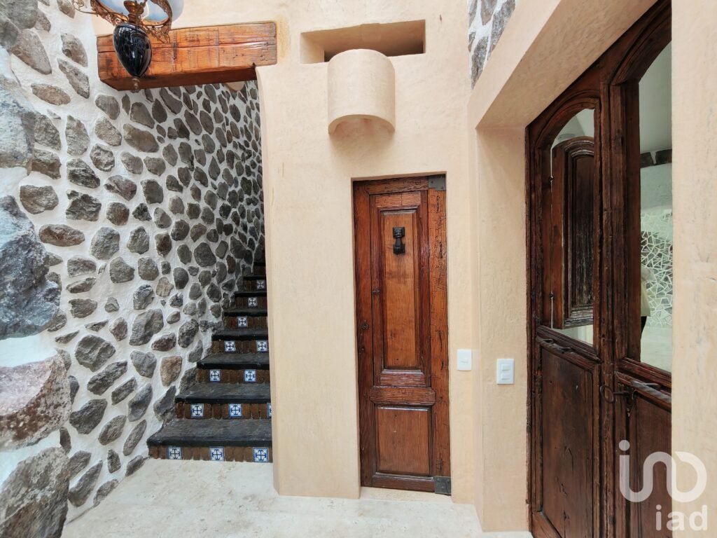 Casa en renta en Barrio San Francisco, privada con vigilancia y diseño arquitectónico