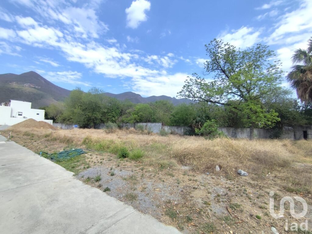 Terreno de 372 M2 en Venta. Zona Residencial con Amenidades, Servicios Subterráneos. Cerca del Barro