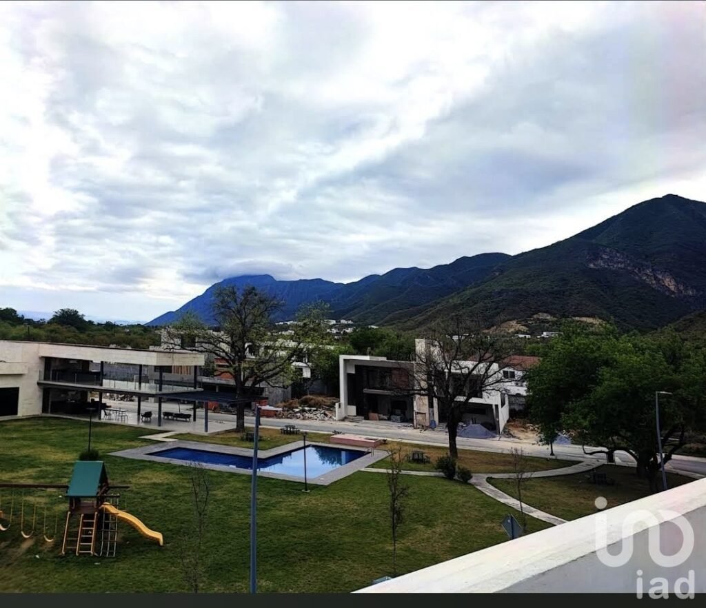Terreno de 372 M2 en Venta. Zona Residencial con Amenidades, Servicios Subterráneos. Cerca del Barro