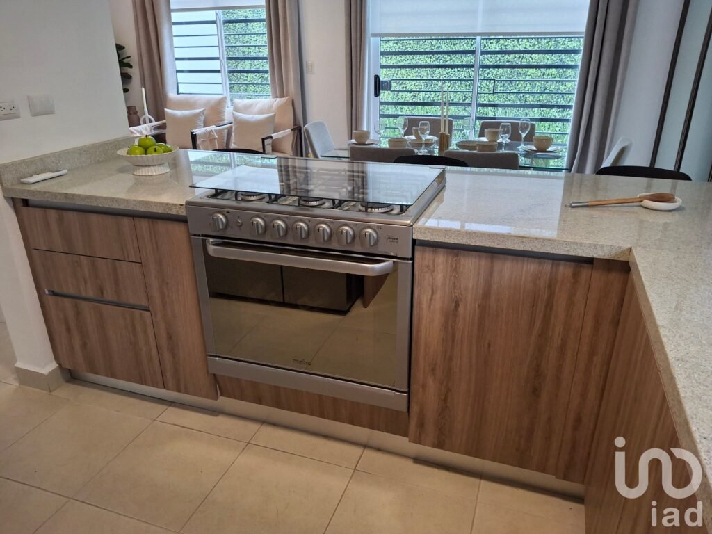 CASA VENTA, ZONA RESIDENCIAL Y EXCLUSIVA CON AMENIDADES TERRENO EXCEDENTE  $3,100,000
