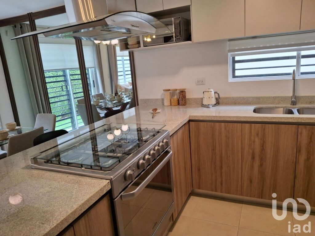 CASA VENTA, ZONA RESIDENCIAL Y EXCLUSIVA CON AMENIDADES TERRENO EXCEDENTE  $3,100,000