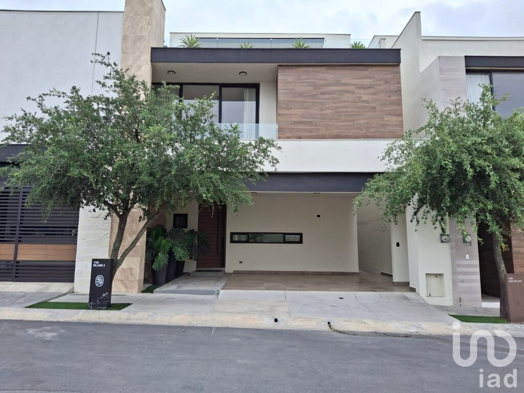 ¡Exclusiva casa con Lago Privado, Terraza y Vista a las Mitras! Certificación LEED. $7,625,000