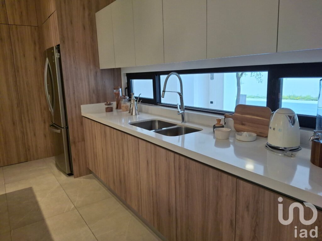 ¡Exclusiva casa con Lago Privado, Terraza y Vista a las Mitras! Certificación LEED. $7,625,000