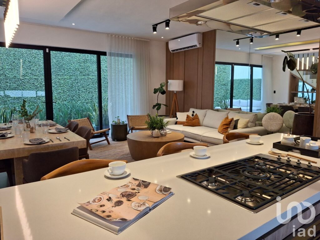 ¡Exclusiva casa con Lago Privado, Terraza y Vista a las Mitras! Certificación LEED. $7,625,000