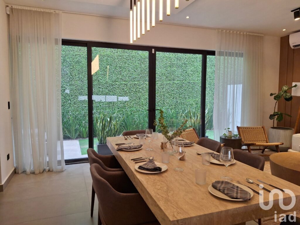 ¡Exclusiva casa con Lago Privado, Terraza y Vista a las Mitras! Certificación LEED. $7,625,000