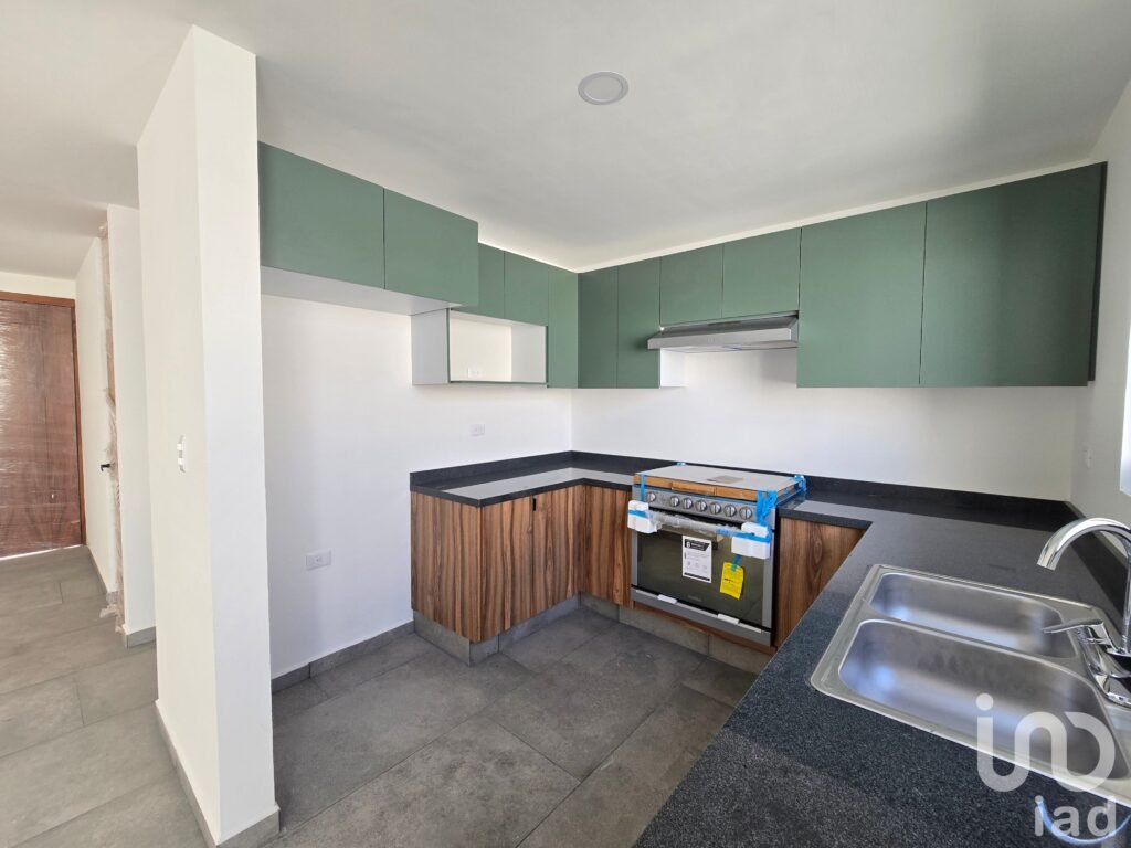 CASA EN VENTA EN SANTIAGO MOMOXPAN, SAN PEDRO CHOLULA | CERCA DE UDLAP, UVM, VOLKSWAGEN Y FINSA