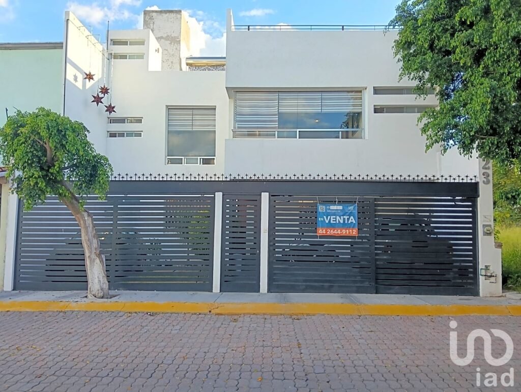 CASA EN VENTA RESIDENCIAL ITALIA QUERETARO CERCA AV 5 DE FEBRERO