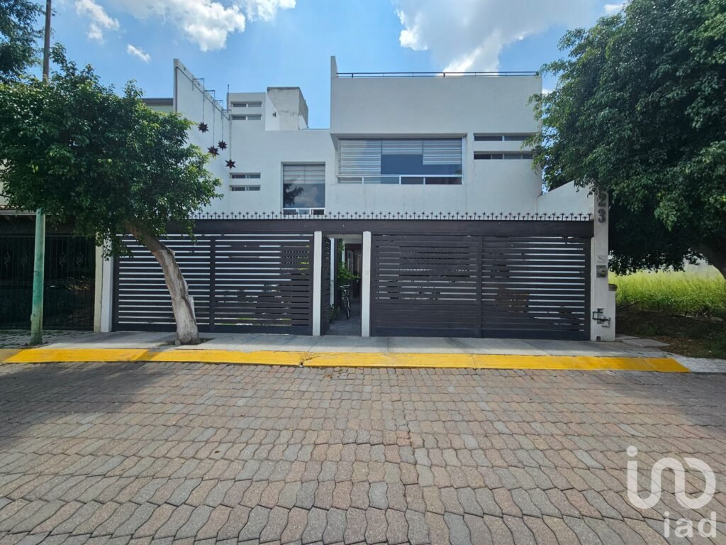 CASA EN VENTA RESIDENCIAL ITALIA QUERETARO CERCA AV 5 DE FEBRERO