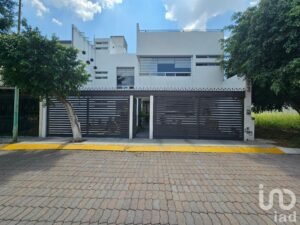 CASA EN VENTA RESIDENCIAL ITALIA QUERETARO CERCA AV 5 DE FEBRERO