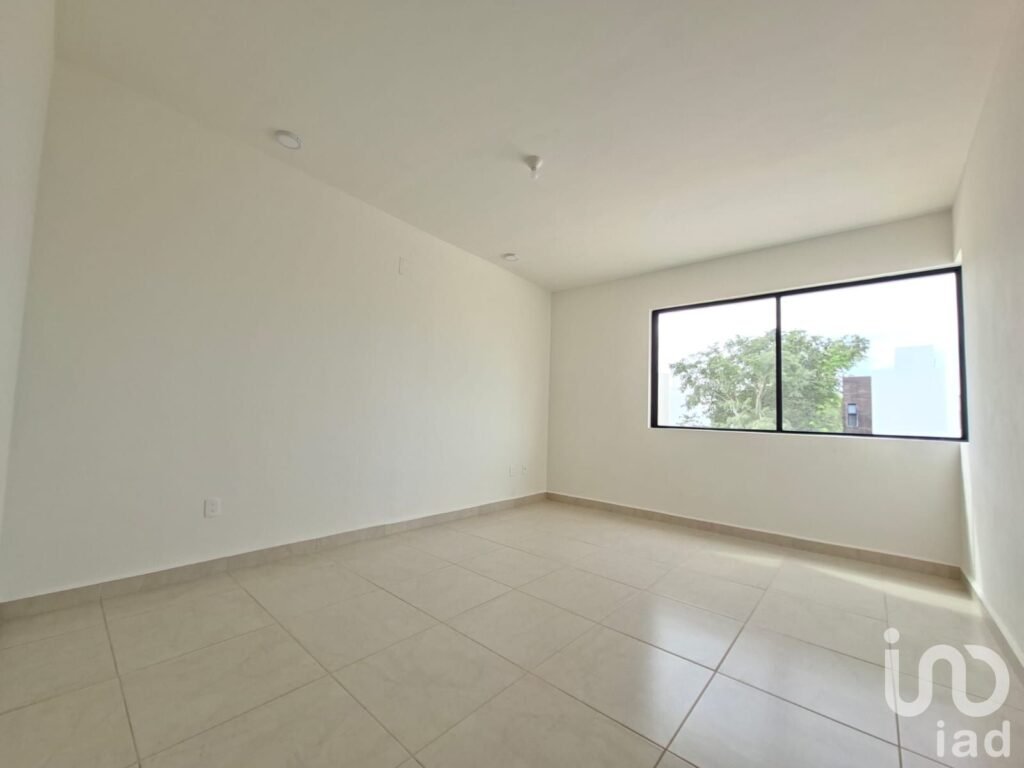 Casa en Venta, 3 Recamaras a unos pasos de Av. Huayacan, Cancún