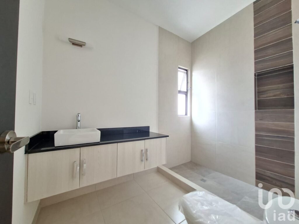 Casa en Venta, 3 Recamaras a unos pasos de Av. Huayacan, Cancún