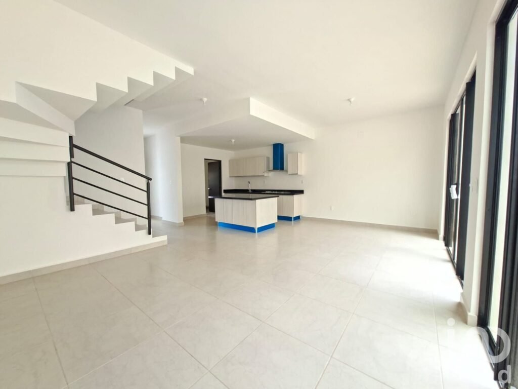 Casa en Venta, 3 Recamaras a unos pasos de Av. Huayacan, Cancún