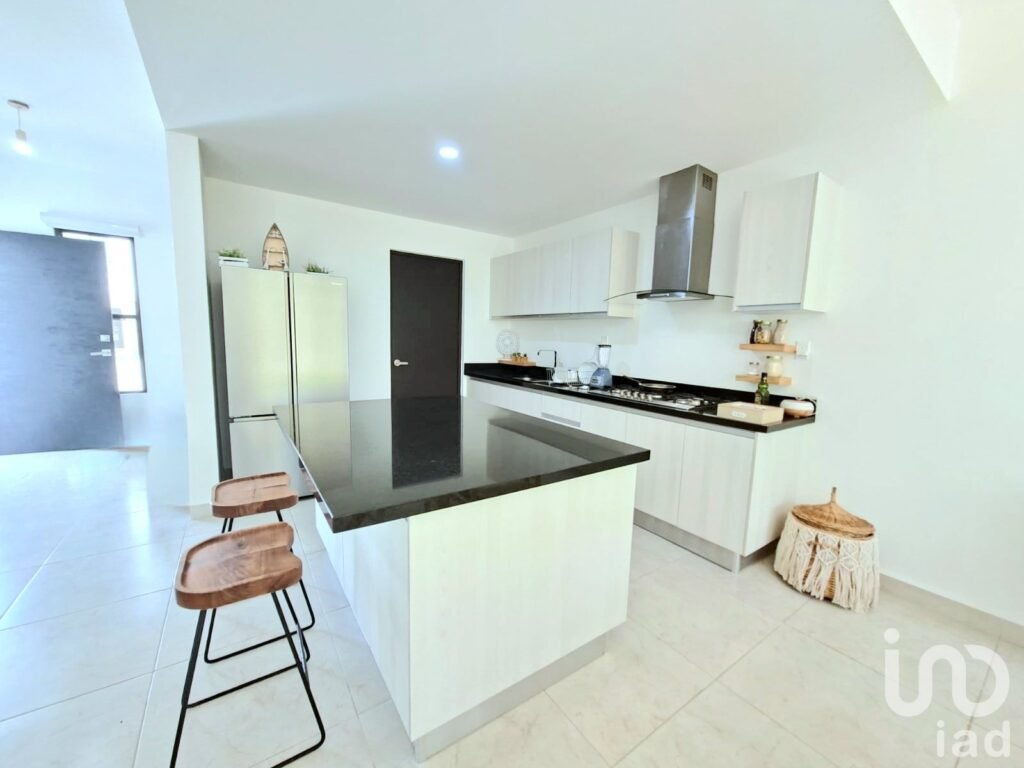 Casa en Venta, 3 Recamaras a unos pasos de Av. Huayacan, Cancún