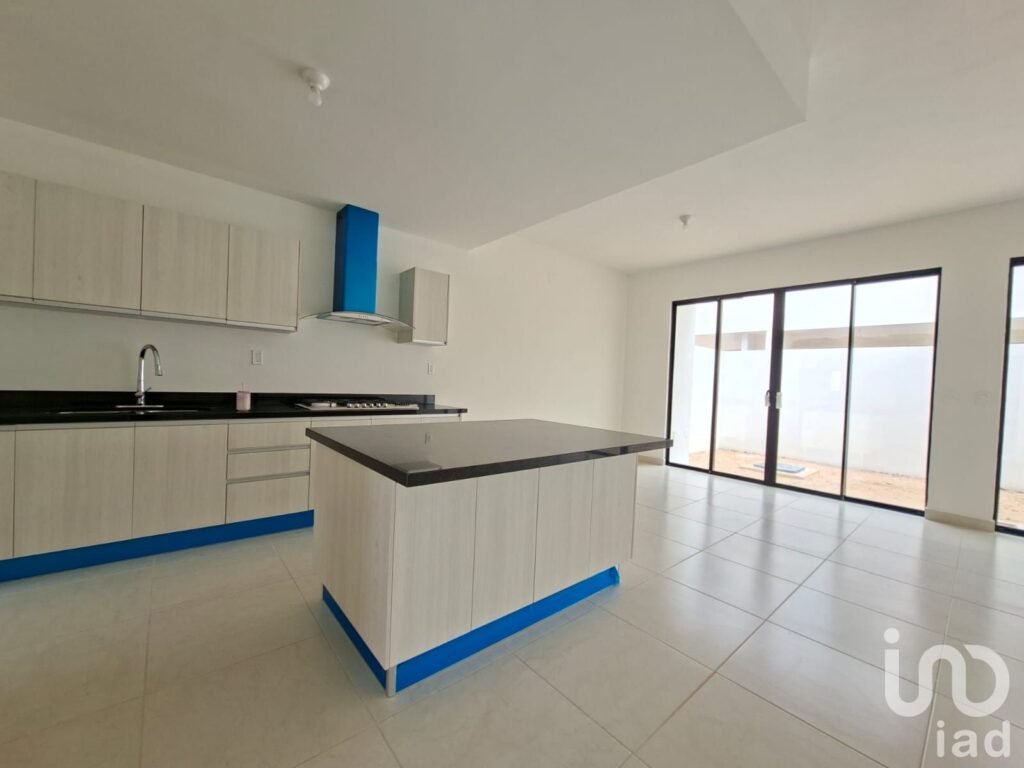 Casa en Venta, 3 Recamaras a unos pasos de Av. Huayacan, Cancún