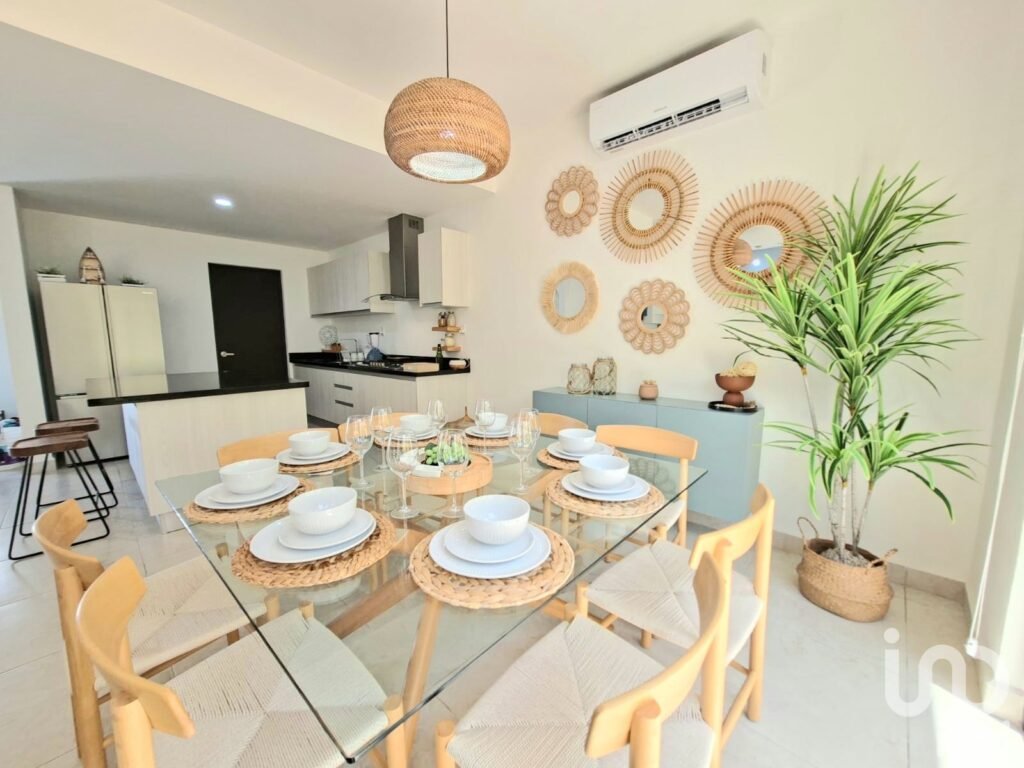 Casa en Venta, 3 Recamaras a unos pasos de Av. Huayacan, Cancún