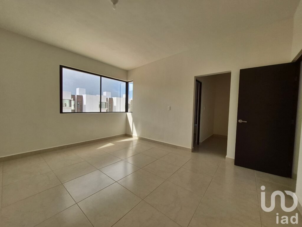 Casa en Venta en Zona Sur  | 3 Recámaras | Cerca de Av. Huayacán y Av. 135