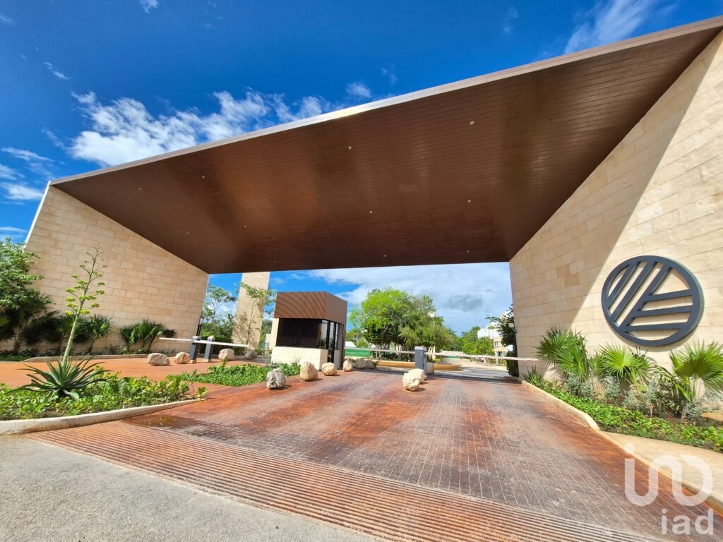 Casa en Venta en Zona Sur  | 3 Recámaras | Cerca de Av. Huayacán y Av. 135
