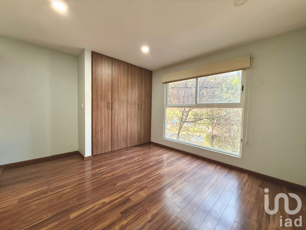 Conectividad y Amplitud: Departamento en Venta en Mixcoac con 2 Baños y Elevador