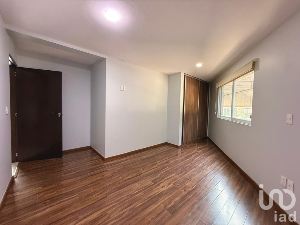 Conectividad y Amplitud: Departamento en Venta en Mixcoac con 2 Baños y Elevador